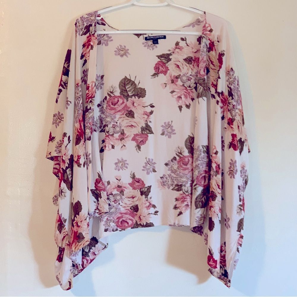Brandy Melville Kimono Top Cream Floral Print Lightweight Sz OSFA Gorgeous
